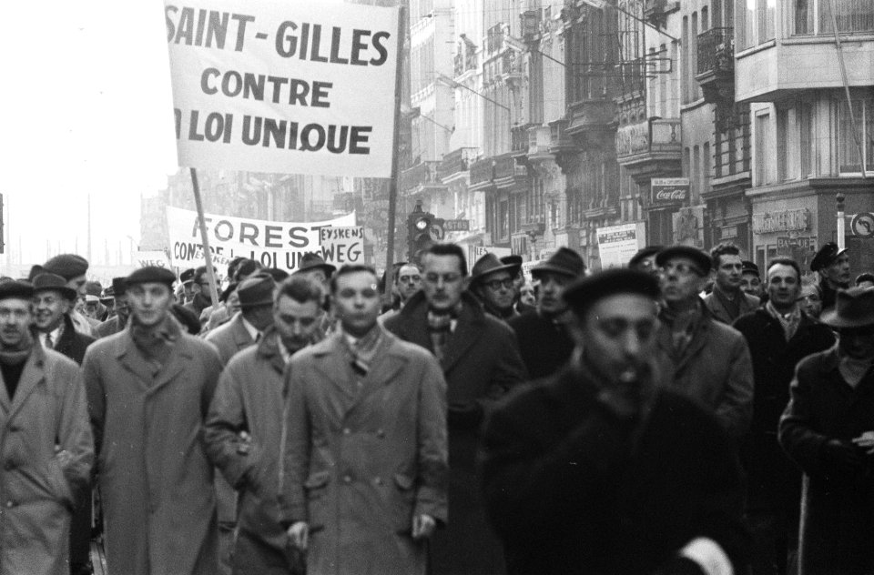 Demonstraties in Brussel tegen de Eenheidswet, demonstrerende stakers, Bestanddeelnr 911-9323