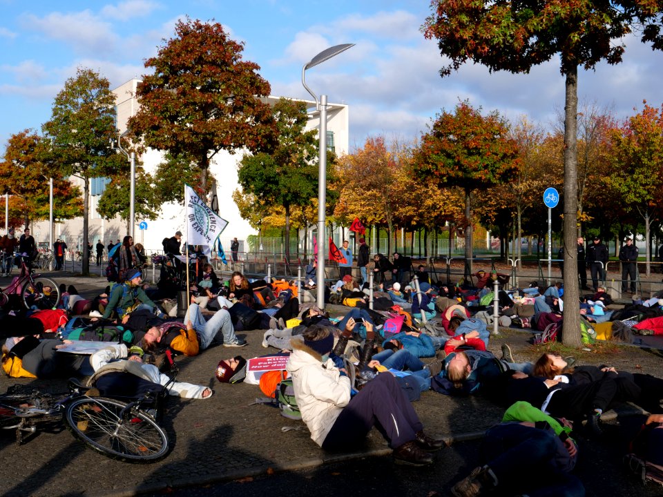 Demonstration at Platz der Republik at Rebellion Week Berlin 2019-10-09 55