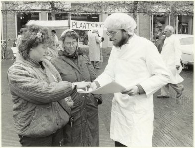 Demostratie op de Grote Markt tegen bezuinigingen in de gezondheidszorg. NL-HlmNHA 54026424