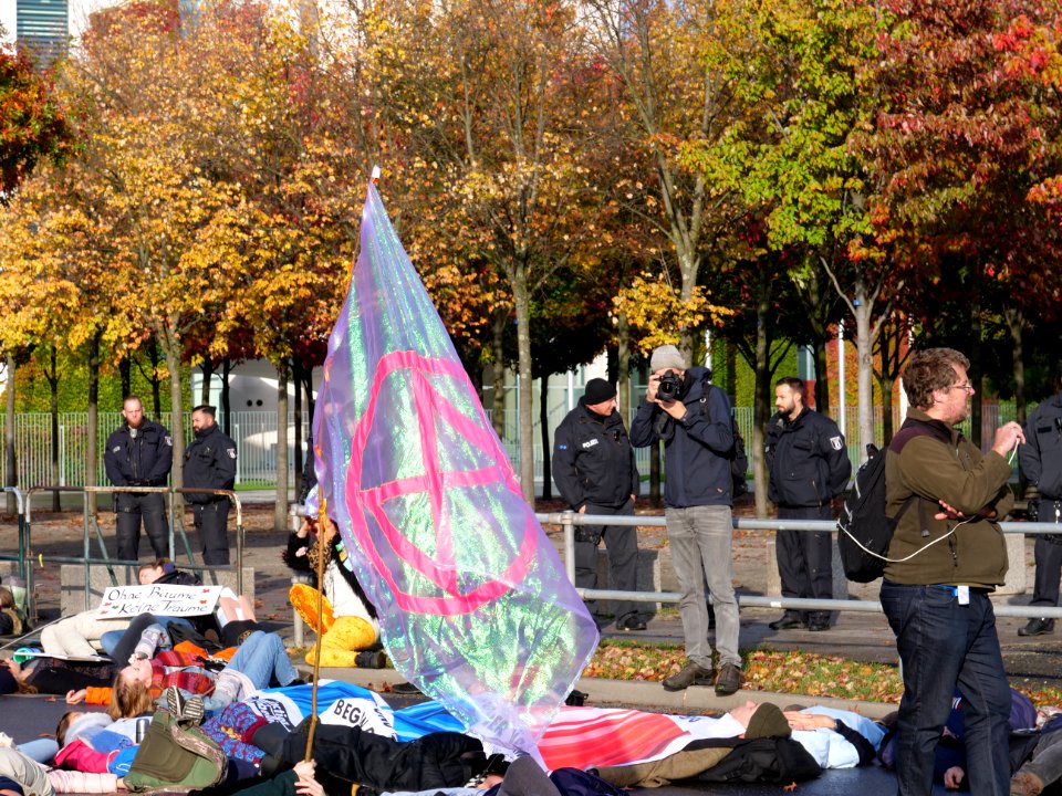 Demonstration at Platz der Republik at Rebellion Week Berlin 2019-10-09 61