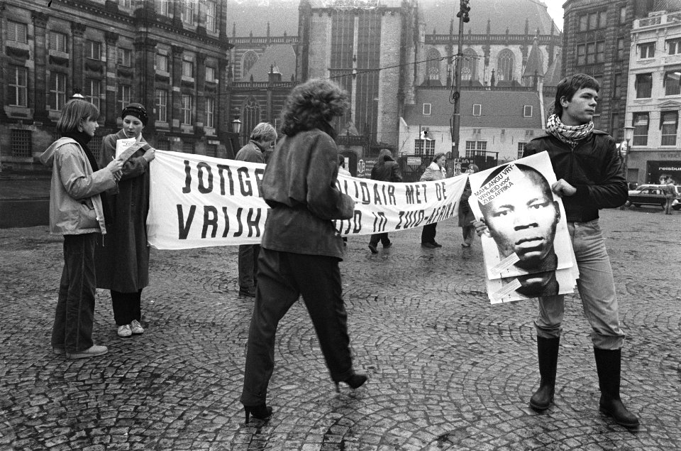 Demonstratie tegen ter dood veroordeling Zuidafrikaan Mahlanger, op Dam in Amste, Bestanddeelnr 930-1110