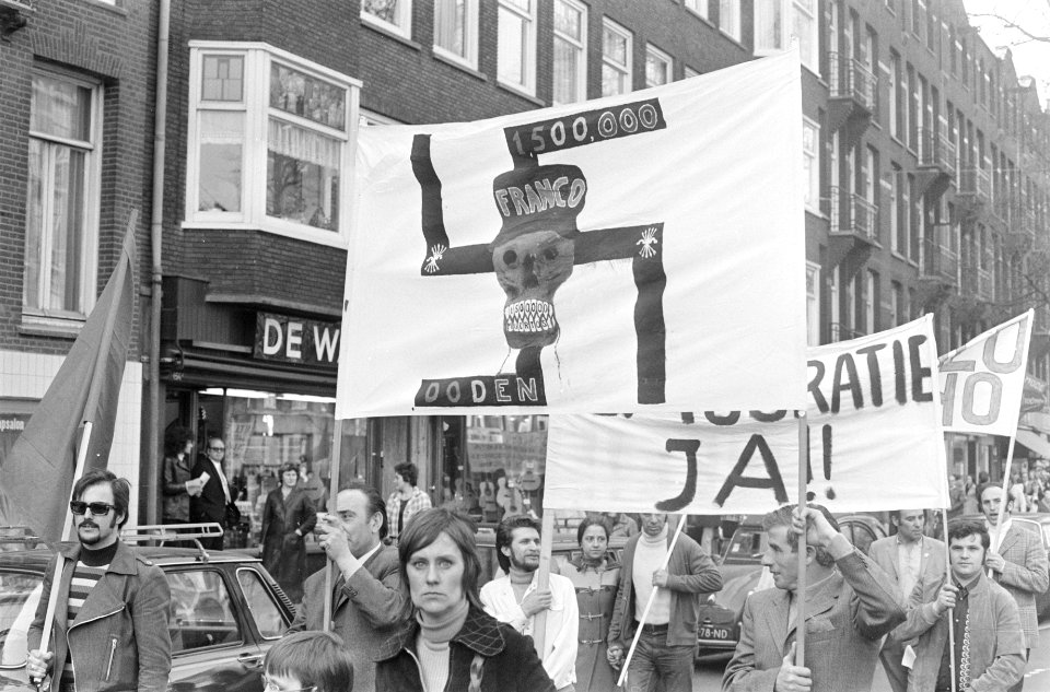 Demonstratie tegen Spaanse regiem in Amsterdam, Bestanddeelnr 925-4833