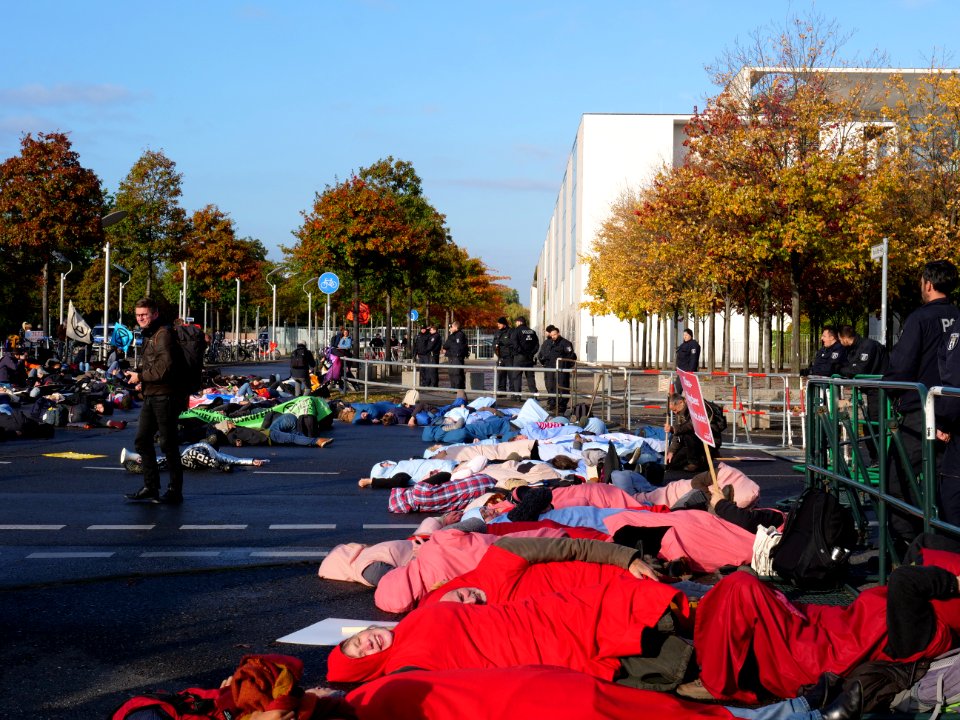 Demonstration at Platz der Republik at Rebellion Week Berlin 2019-10-09 58