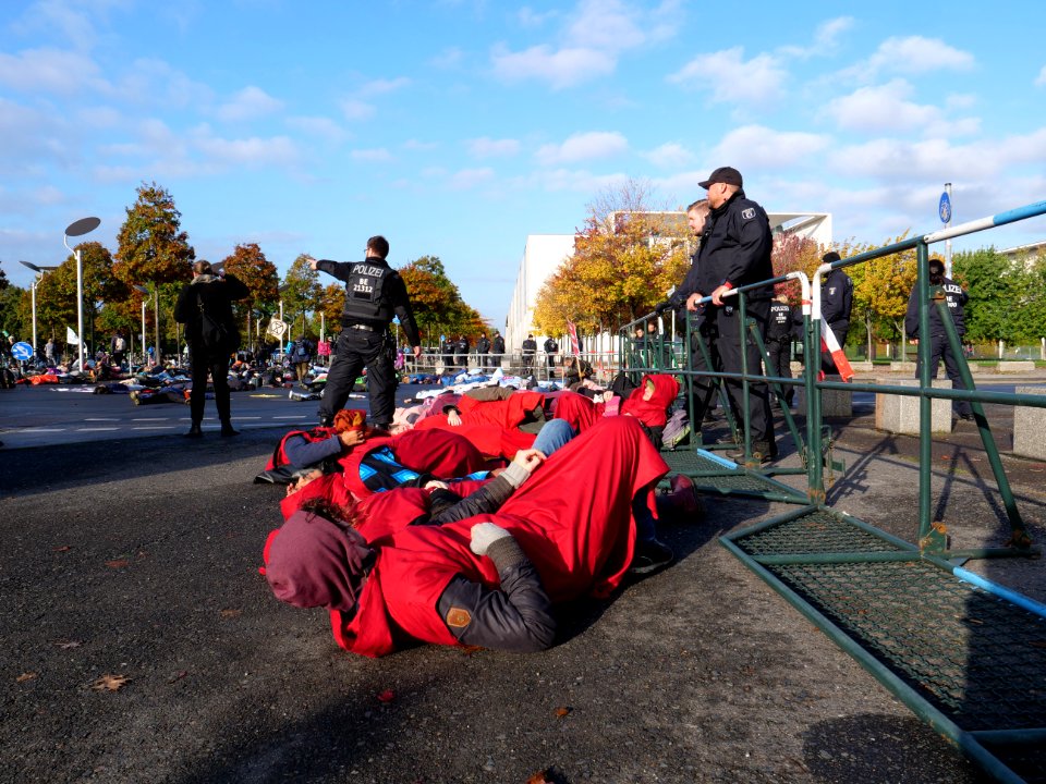 Demonstration at Platz der Republik at Rebellion Week Berlin 2019-10-09 56