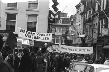 Demonstratie tegen oorlog in Vietnam van meer dan 50.000 mensen in Utrecht, de d, Bestanddeelnr 926-1401