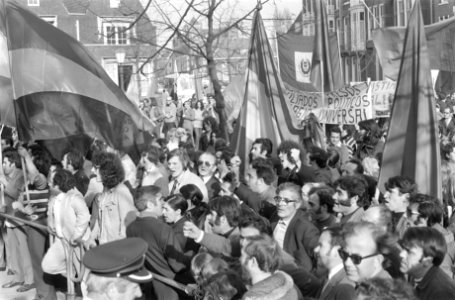 Demonstratie tegen Spaanse regiem in Amsterdam, demonstranten bij Spaanse consu…, Bestanddeelnr 925-4831