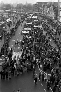 Demonstratie tegen oorlog in Vietnam van meer dan 50.000 mensen in Utrecht, demo, Bestanddeelnr 926-1385