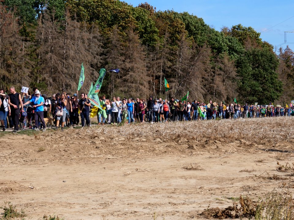 Demonstrator on way to "Wald retten - Kohle stoppen!" 06-10-2018 09
