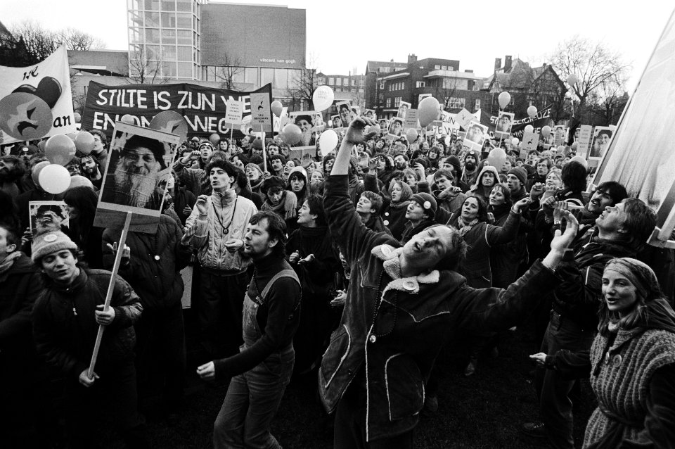 Demonstrerende volgelingen van Bhagwan, Bestanddeelnr 932-4718