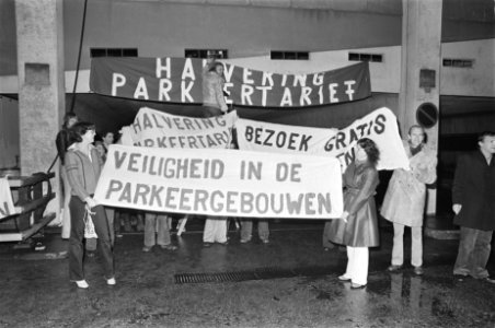 Demonstratie tegen parkeertarieven in Bijlmermeer Amsterdam, Bestanddeelnr 929-5883