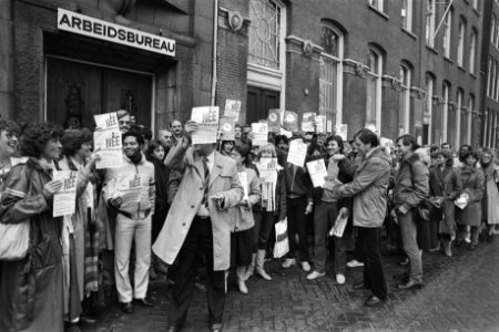 Demonstrerende ambtenaren van het Gewestelijk Arbeidsbureau in Amsterdam, Bestanddeelnr 932-7462