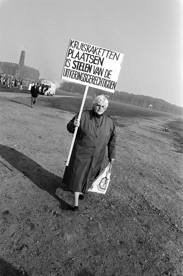 Demonstratie tegen kruisraketten in Den Haag in verband met slotmanifestatie vol, Bestanddeelnr 933-4687