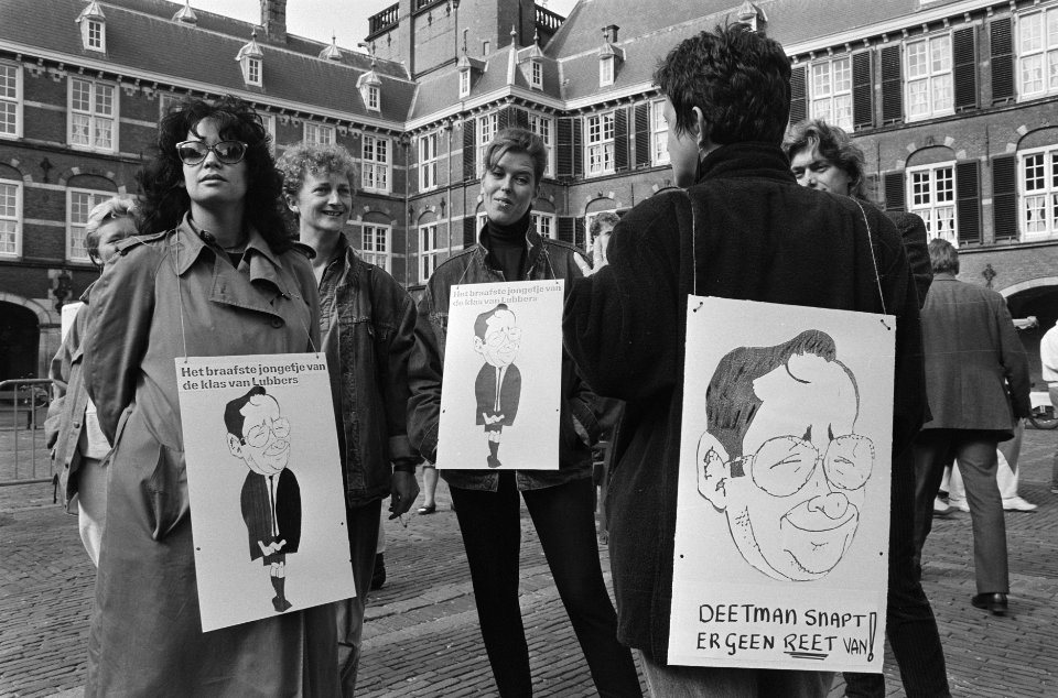 Demonstratie tegen onderwijsbezuinigingen van minister Deetman , op Binnenhof De, Bestanddeelnr 933-7707