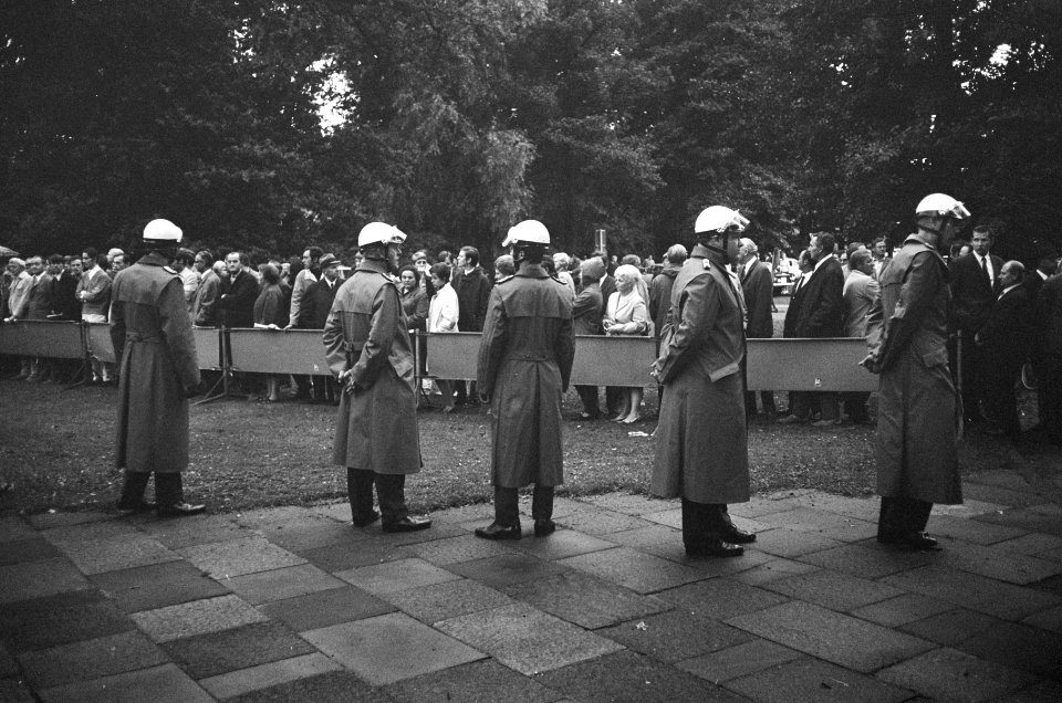 Demonstratie tegen NPD verkiezingsbijeenkomst, Nordhorn, Duitsland, Bestanddeelnr 922-7351