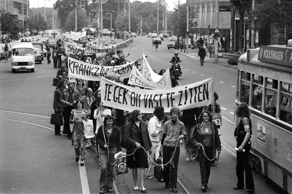 Demonstratie tegen krankzinnigheidswet te gek om vast te zitten in Den Haag , Bestanddeelnr 928-6036