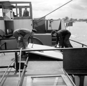 Demontage van de stuurhut van de Damco 230 om zo onder de brug Kehl- Straatsburg, Bestanddeelnr 254-1587
