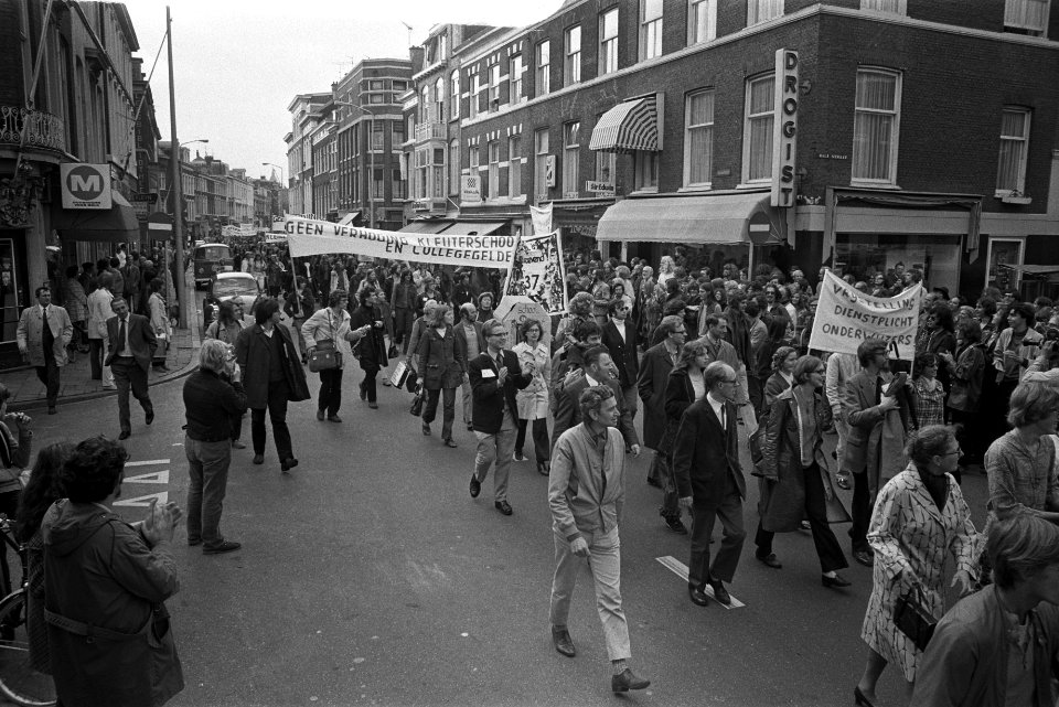 Demonstratie tegen onderwijsbeleid van kabinet Biesheuvel in Den Haag, Bestanddeelnr 924-9733