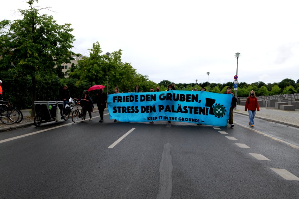 Demonstration from at Willy-Brandt-Haus to Invalidenpark Berlin 2020-07-01 34