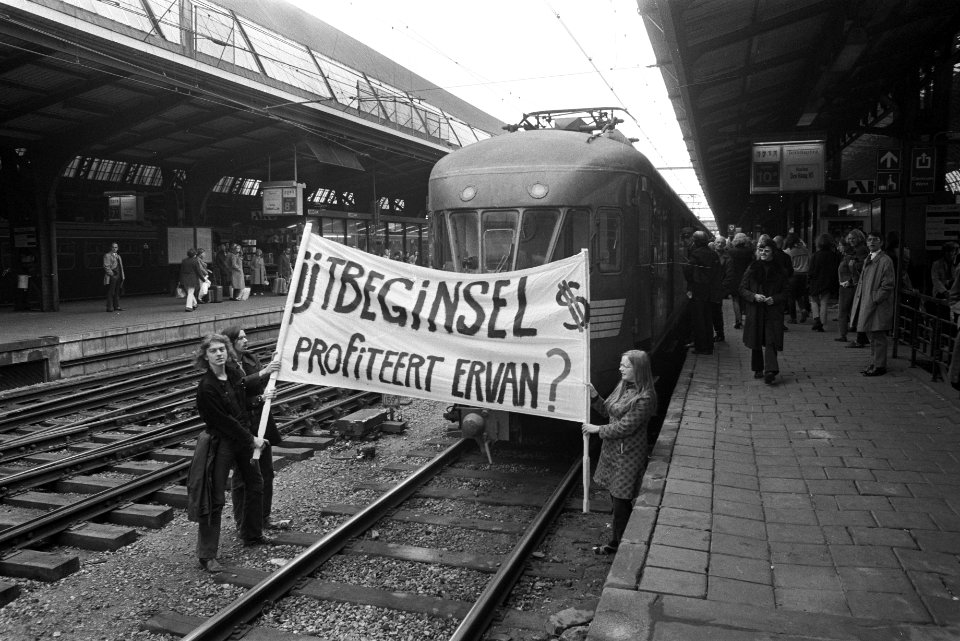 Demonstratie tegen onderwijsbeleid van kabinet Biesheuvel in Den Haag, Bestanddeelnr 924-9732