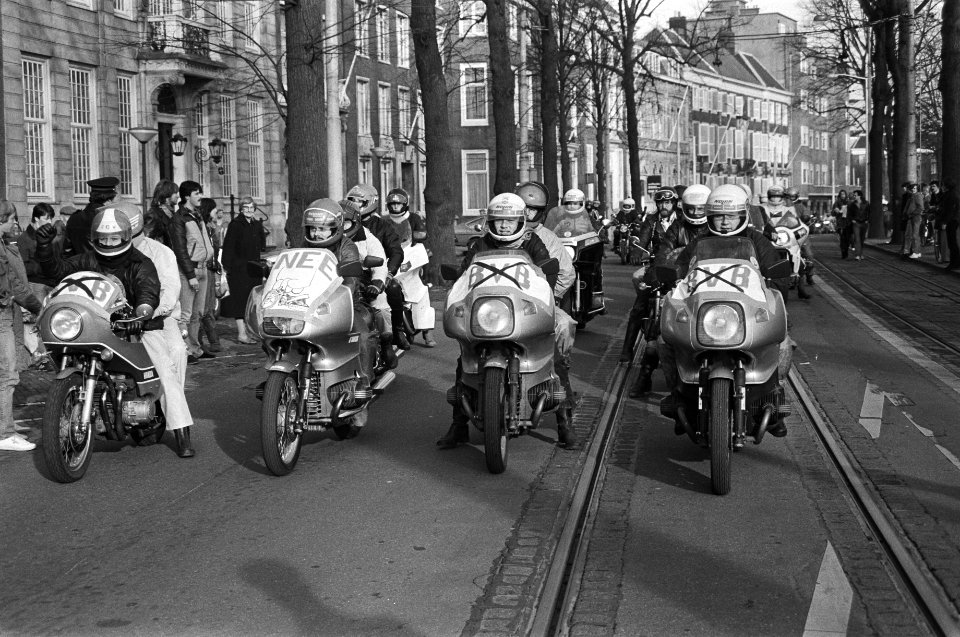 Demonstratie tegen Motor-BVB van Utrecht naar Den Haag door ongeveer 1500 motorr, Bestanddeelnr 931-9437