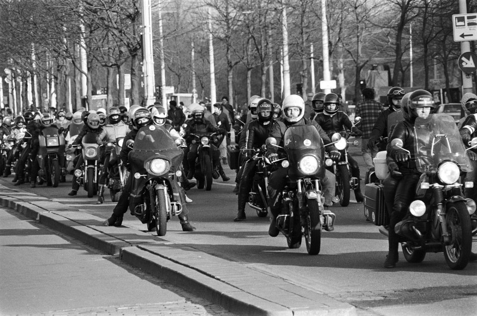 Demonstratie tegen Motor-BVB van Utrecht naar Den Haag door ongeveer 1500 motorr, Bestanddeelnr 931-9438
