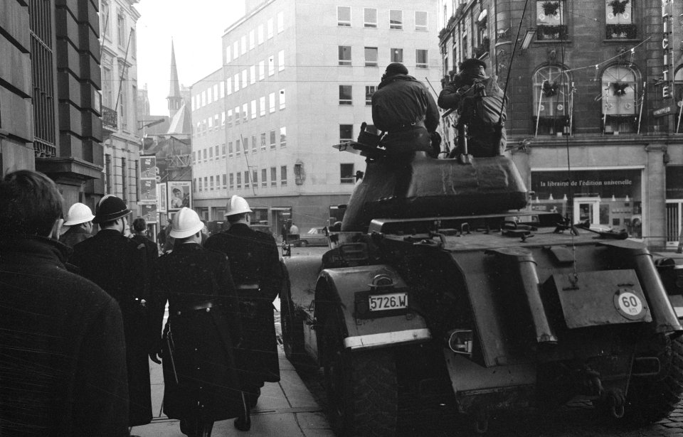 Demonstraties in Brussel tegen de Eenheidswet, demonstran trekken door Brussel, Bestanddeelnr 911-9316