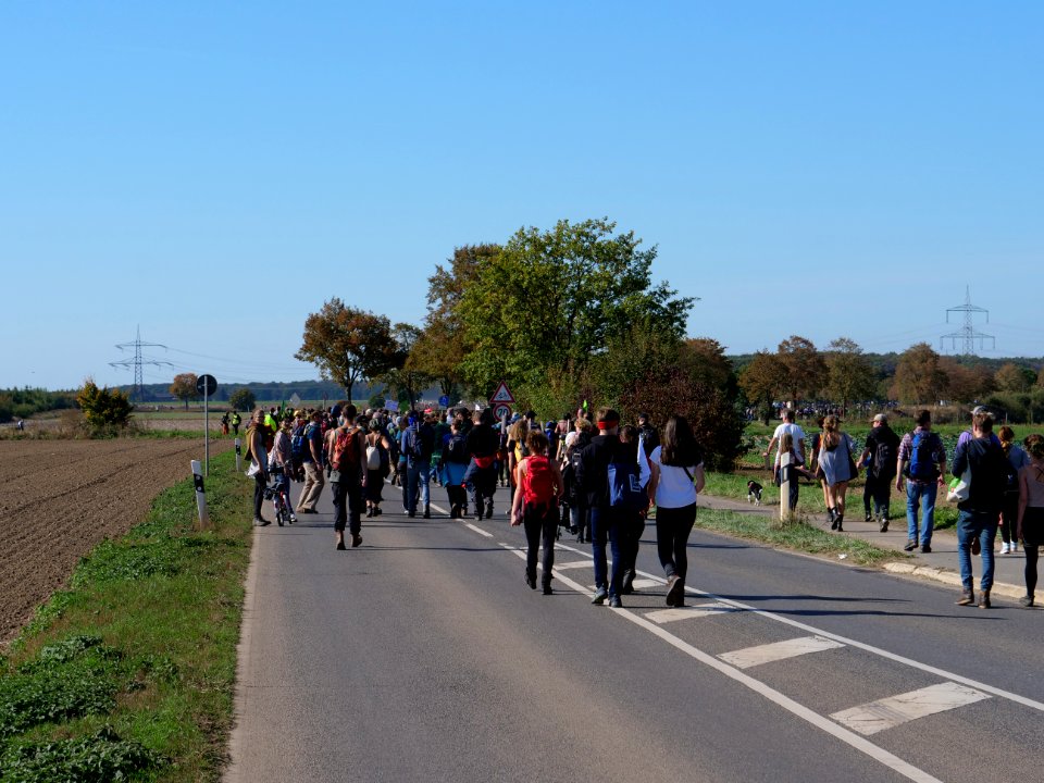 Demonstration from "Hambicamp" to "Wald retten - Kohle stoppen!" 06-10-2018 06