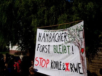 Demonstration from "Hambicamp" to "Wald retten - Kohle stoppen!" 06-10-2018 02