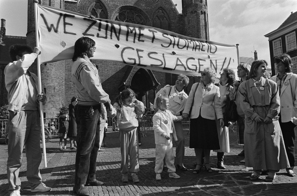 Demonstratie tegen onderwijsbezuinigingen van minister Deetman , op Binnenhof De, Bestanddeelnr 933-7706