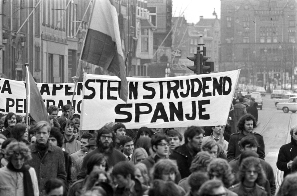 Demonstratie tegen Franco-bewind in Spanje in Amsterdam de demonstratie, Bestanddeelnr 922-0650