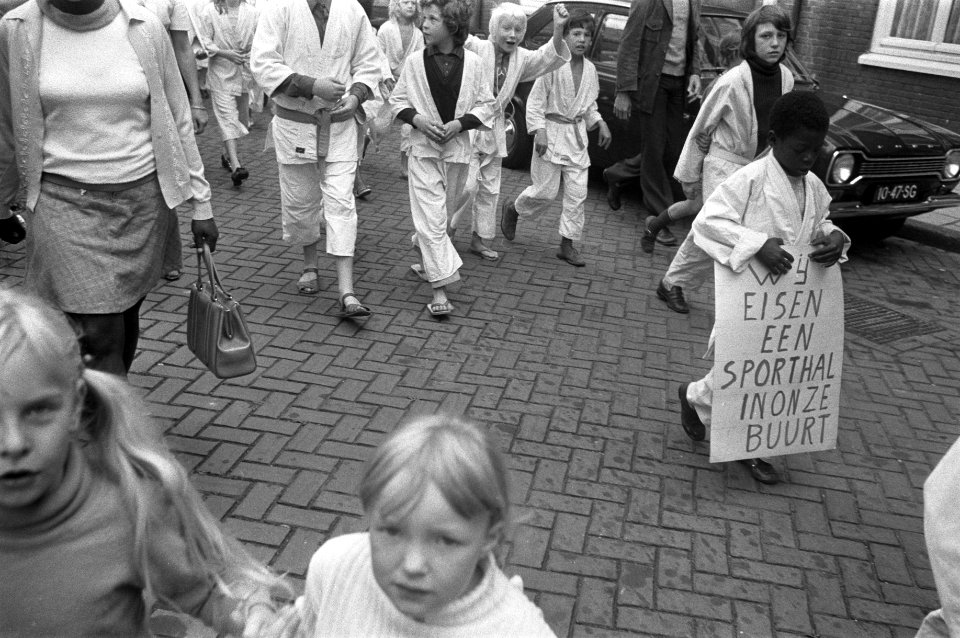 Demonstratie tegen huurverhoging in Spaarndammerbuurt, Amsterdam, demonstranten , Bestanddeelnr 925-0029