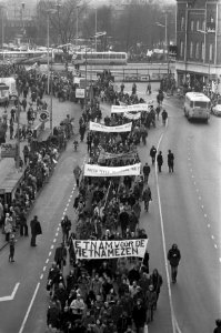 Demonstratie tegen oorlog in Vietnam van meer dan 50.000 mensen in Utrecht, de d, Bestanddeelnr 926-1394