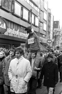 Demonstratie tegen Franco-bewind in Spanje in Amsterdam Franco aan de galg, Bestanddeelnr 922-0643