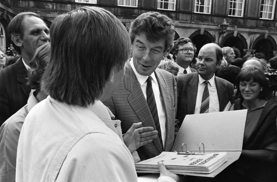 Demonstratie tegen onderwijsbezuinigingen van minister Deetman , op Binnenhof De, Bestanddeelnr 933-7705