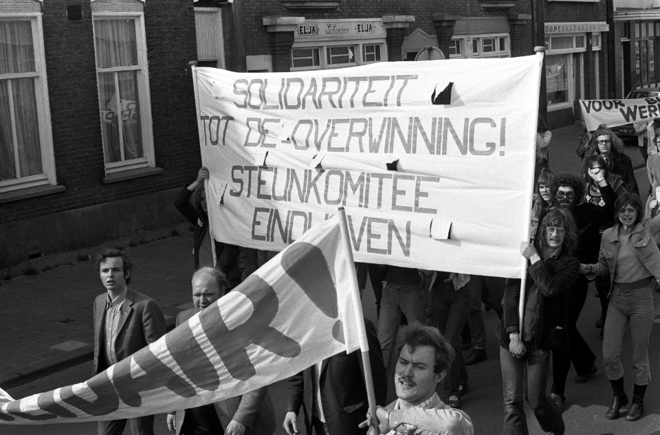 Demonstratie tegen sluiting Philips Usfa in Helmond demonstranten onderweg, Bestanddeelnr 927-1124