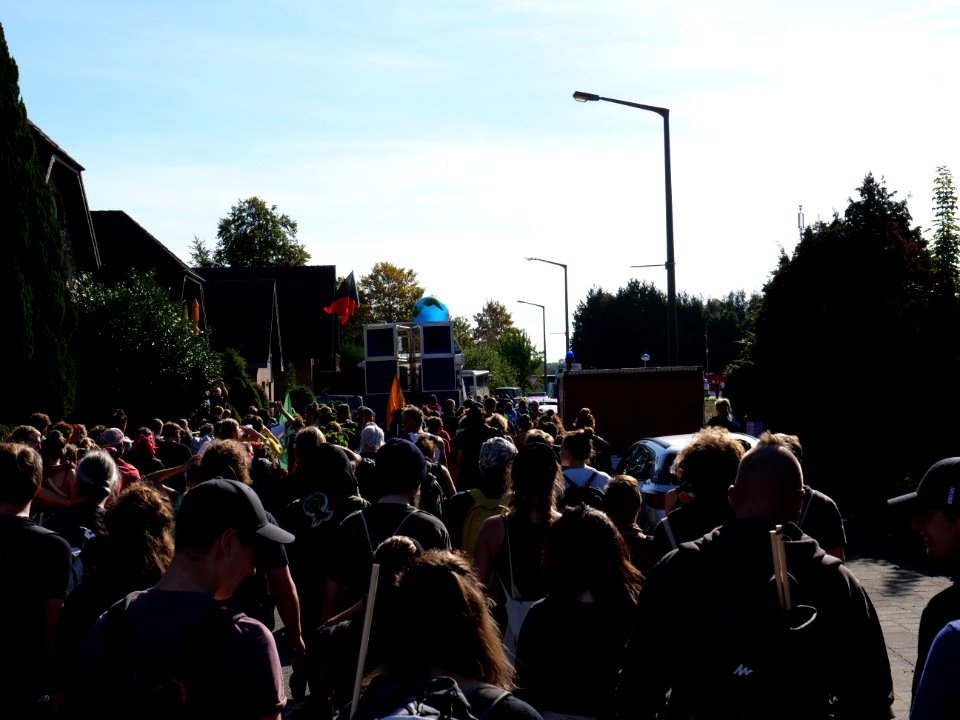 Demonstration from "Hambicamp" to "Wald retten - Kohle stoppen!" 06-10-2018 04