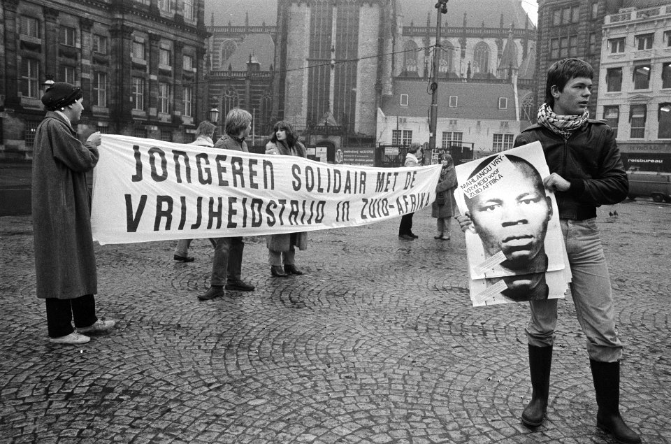 Demonstratie tegen ter dood veroordeling Zuidafrikaan Mahlanger, op Dam in Amste, Bestanddeelnr 930-1109