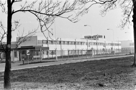 Demonstratie tegen uitbreiding UCN in Almelo gebouwen UCN Almelo, Bestanddeelnr 928-9215