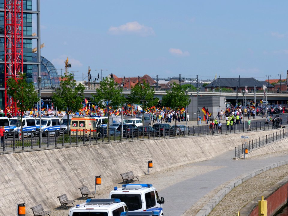 Demonstration against a Demonstration of the AfD party in Berlin at 27 May 2018 09