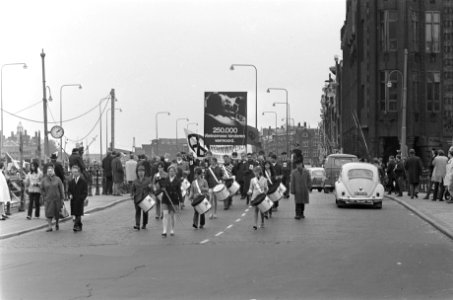 Demonstratie tegen oorlog in Vietnam, NATO enz. in Amsterdam, Bestanddeelnr 921-2508