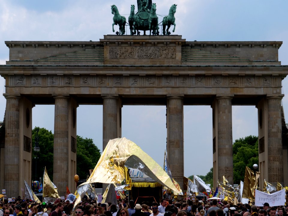 Demonstration against a Demonstration of the AfD party in Berlin at 27 May 2018 01