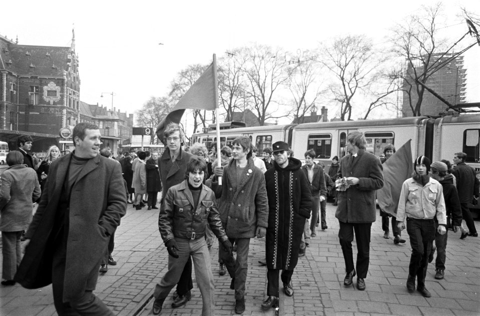 Demonstratie tegen verhoging van trambus tarieven, Amsterdam, Bestanddeelnr 922-1574
