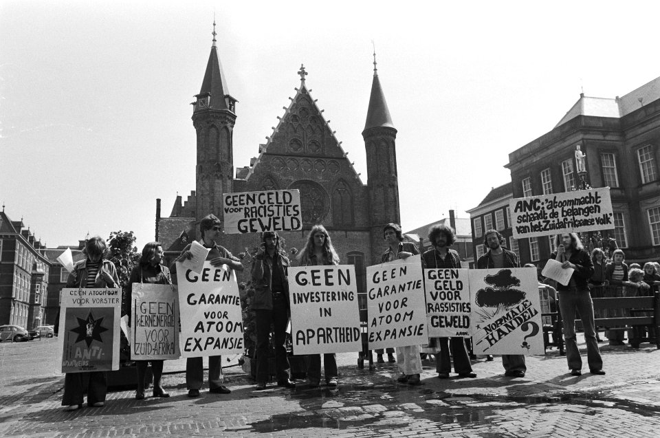 Demonstratie tegen verlening credietgarantie voor leverin onderdelen kerncentral, Bestanddeelnr 928-6034