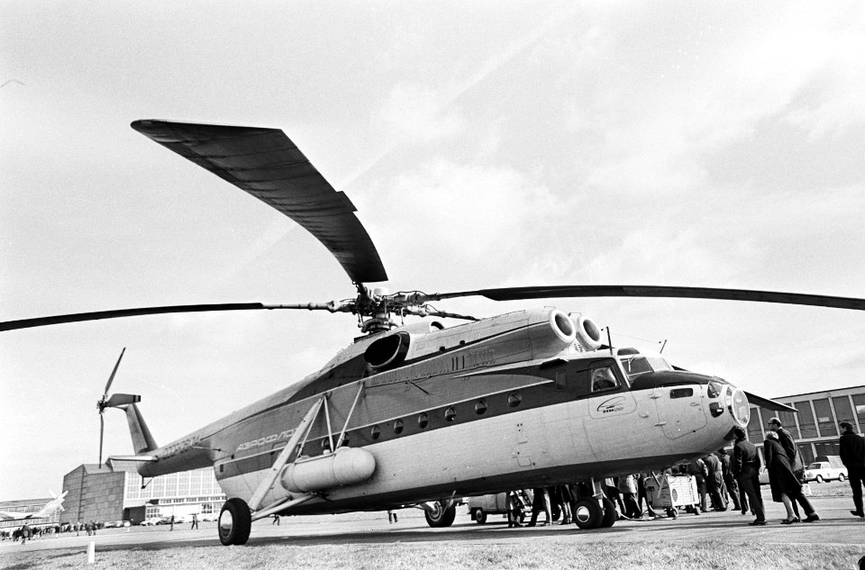 Demonstratie Russische helicopters op Schiphol, Bestanddeelnr 918-9105