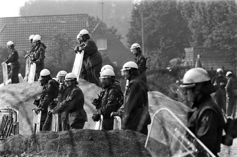 Demonstratie tegen kerncentrale Kalkar afzettingen van Duitse politie, Bestanddeelnr 929-3645
