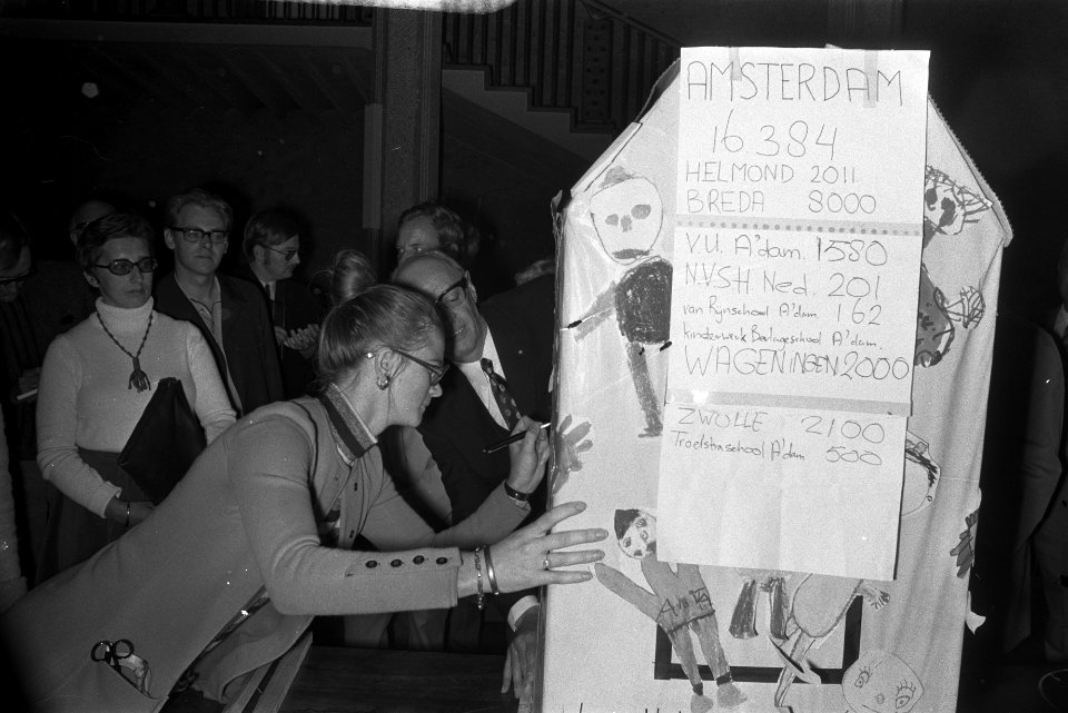 Demonstratie tegen onderwijsbeleid van kabinet Biesheuvel in Den Haag, Bestanddeelnr 924-9730