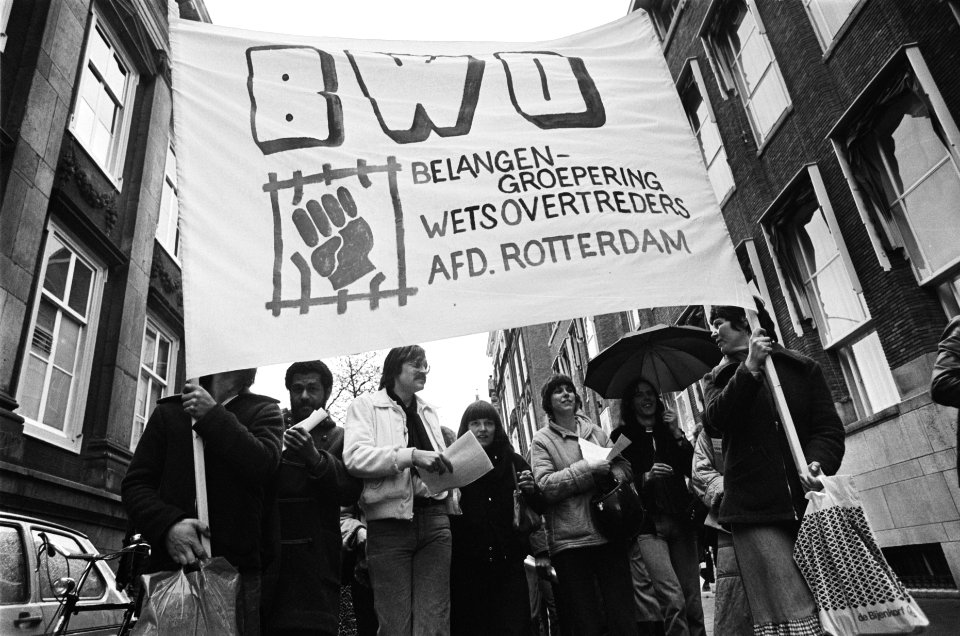 Demonstratie tegen problemen in gevangenissen Den Haag demonstranten op Binnen, Bestanddeelnr 929-6653