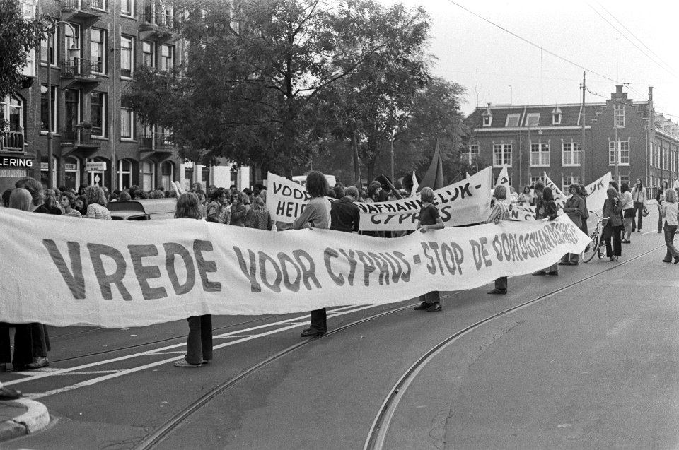 Demonstratie tegen oorlog op Cyprus in Amsterdam, Bestanddeelnr 927-3892