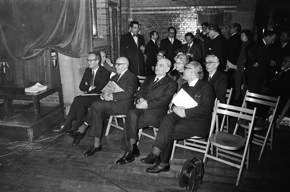 Demonstratie tegen proces-Leningrad in Koopmansbeurs te Amsterdam, Bestanddeelnr 924-1316