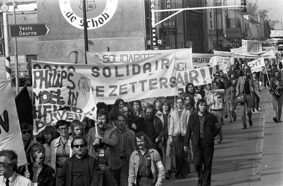 Demonstratie tegen sluiting Philips Usfa in Helmond demonstranten in Helmond (o, Bestanddeelnr 927-1123